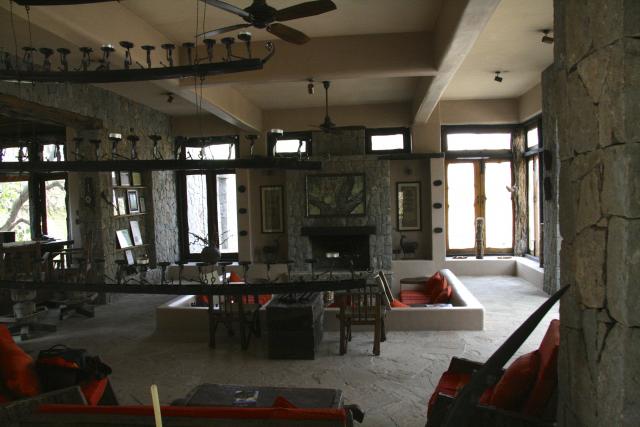 Earth Lodge, Kanha